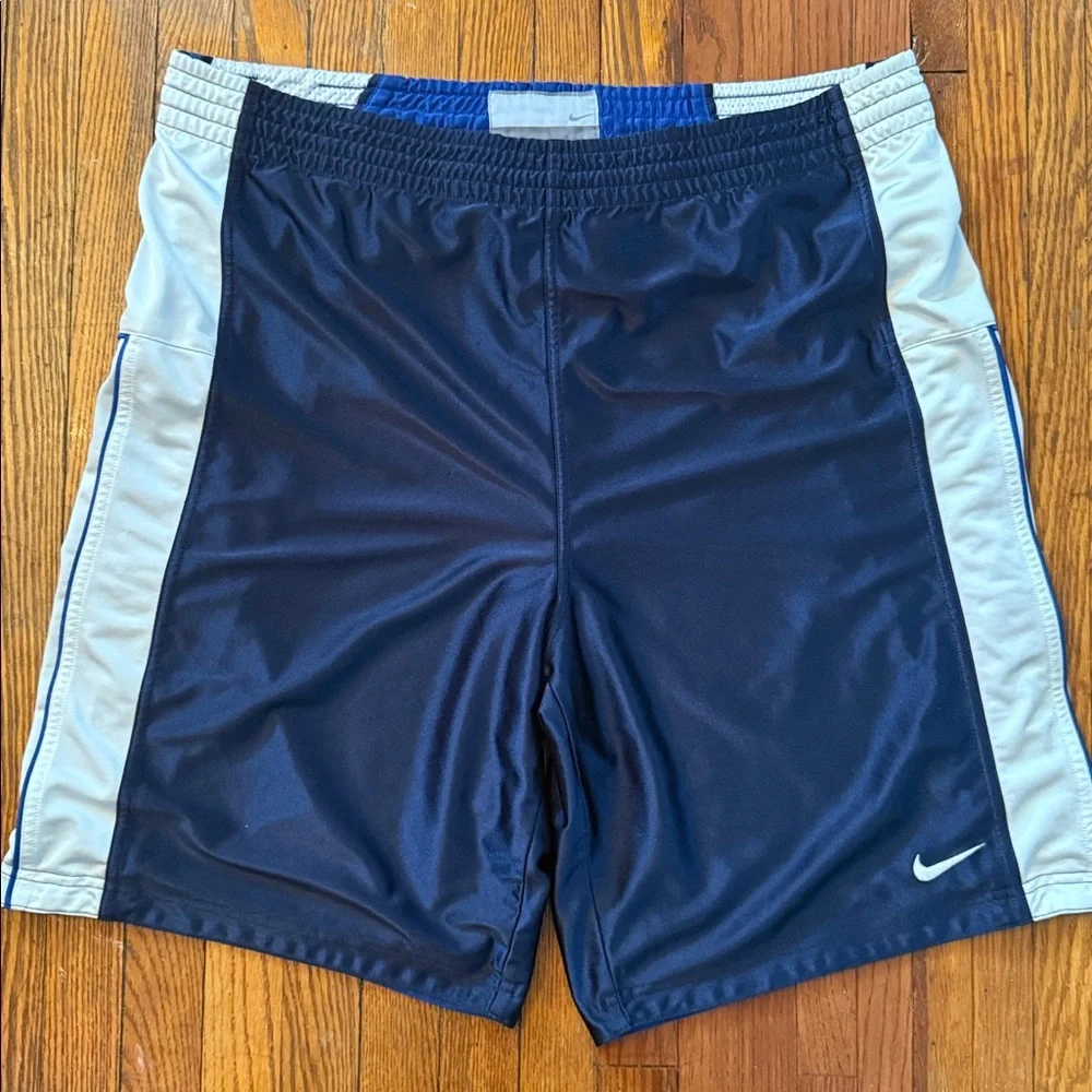 Y2K Nike Vintage Reversible Basketball Shorts - Picture 3 of 14